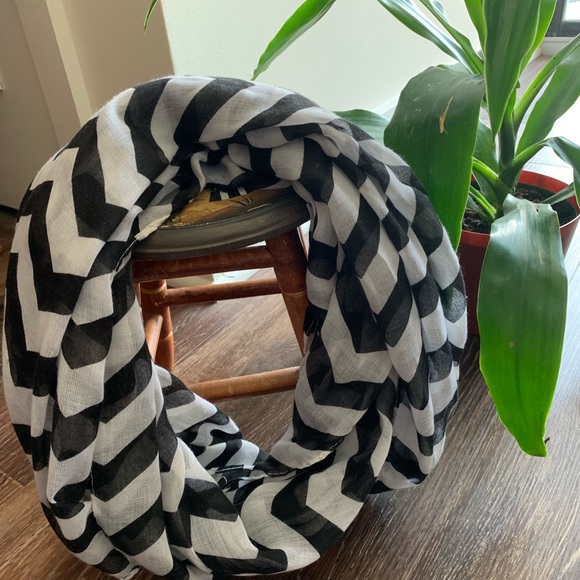 Black and White Chevron Infinity Scarf DONATED - Picture 2 of 3